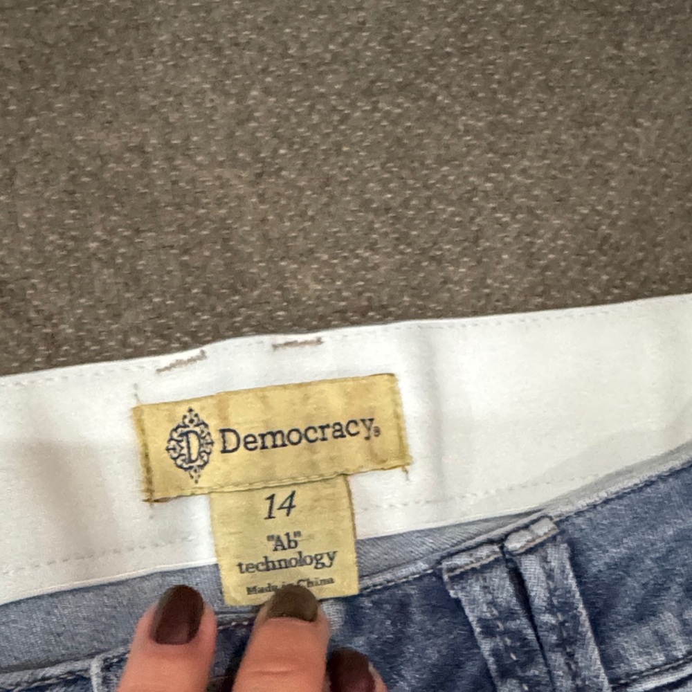 Democracy Women's Cropped Jeans in Light Blue